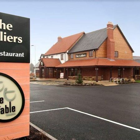 Premier Inn Rugeley Exterior foto