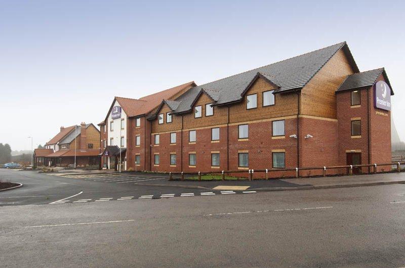 Premier Inn Rugeley Exterior foto